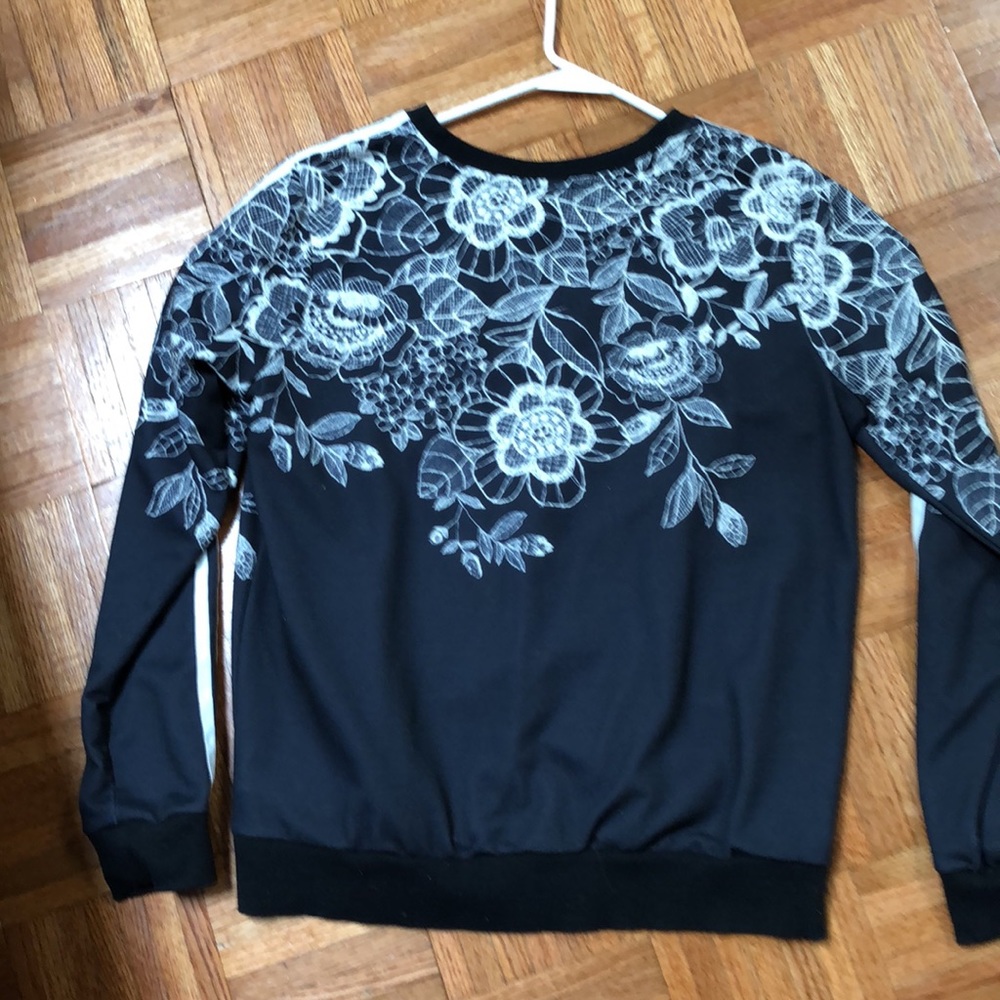 Adidas top - Picture 4 of 5